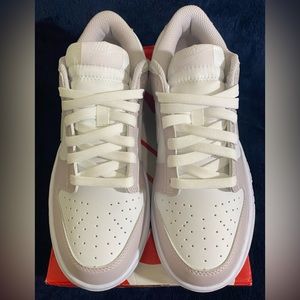 🔥 Women’s Nike Venice Dunk Low Retro- NEVER WORN Size 8🔥